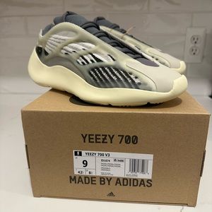 Yeezy 700 V3